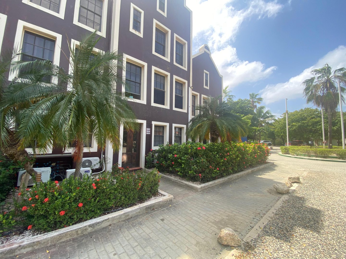 Caribbean Court 103 – 1SK – 1bad